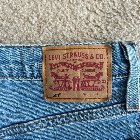 Levi's Strauss Medium Wash Blue High Rise Cut Off Denim Shorts Womens Size W25 - Picture 5 of 7
